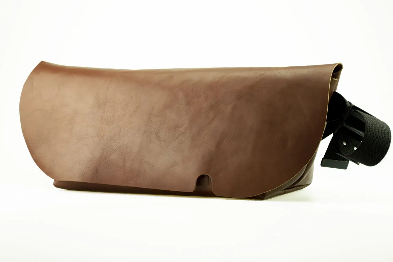 メッセンジャーバッグ (L)/BROWN-FAS