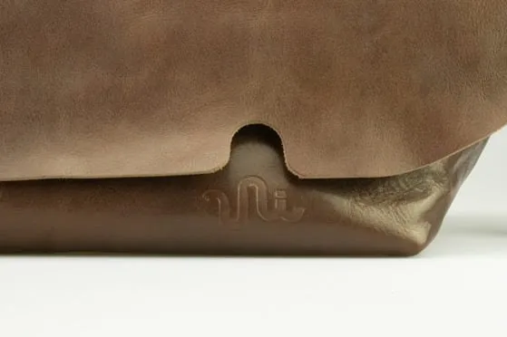 メッセンジャーバッグ (L)/BROWN-FAS