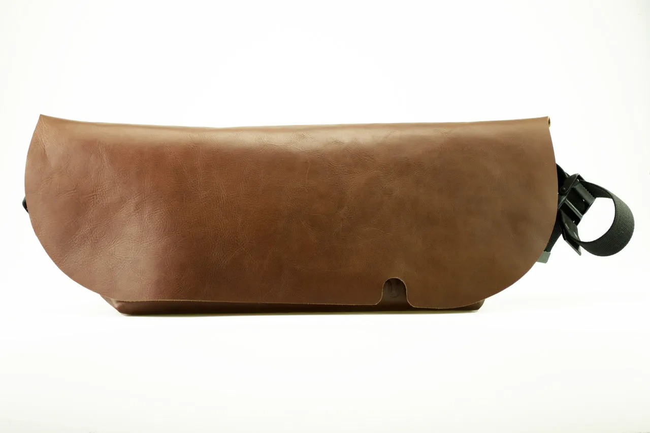 メッセンジャーバッグ (L)/BROWN-FAS