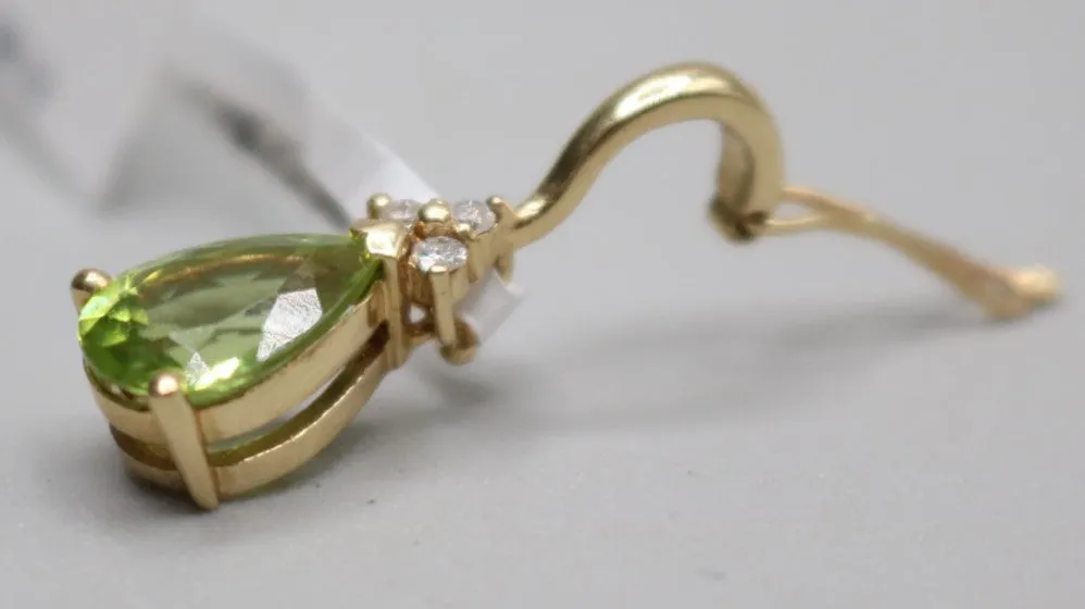 14K Yellow Gold Pear Shaped Green Stone W/ 3 Diamonds Charm 1.9 Grams