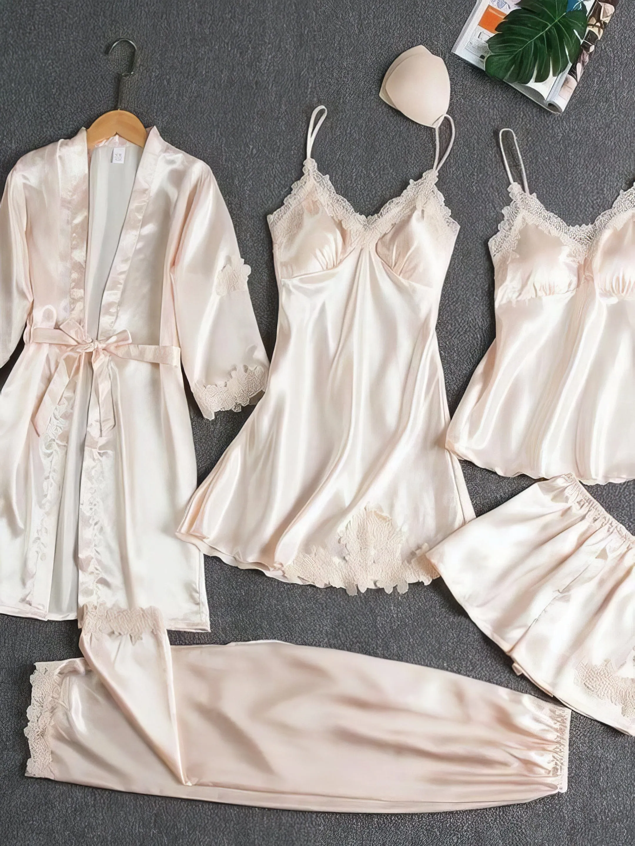 5-Piece Pajama Set: Luxurious Satin, Elegant Lace