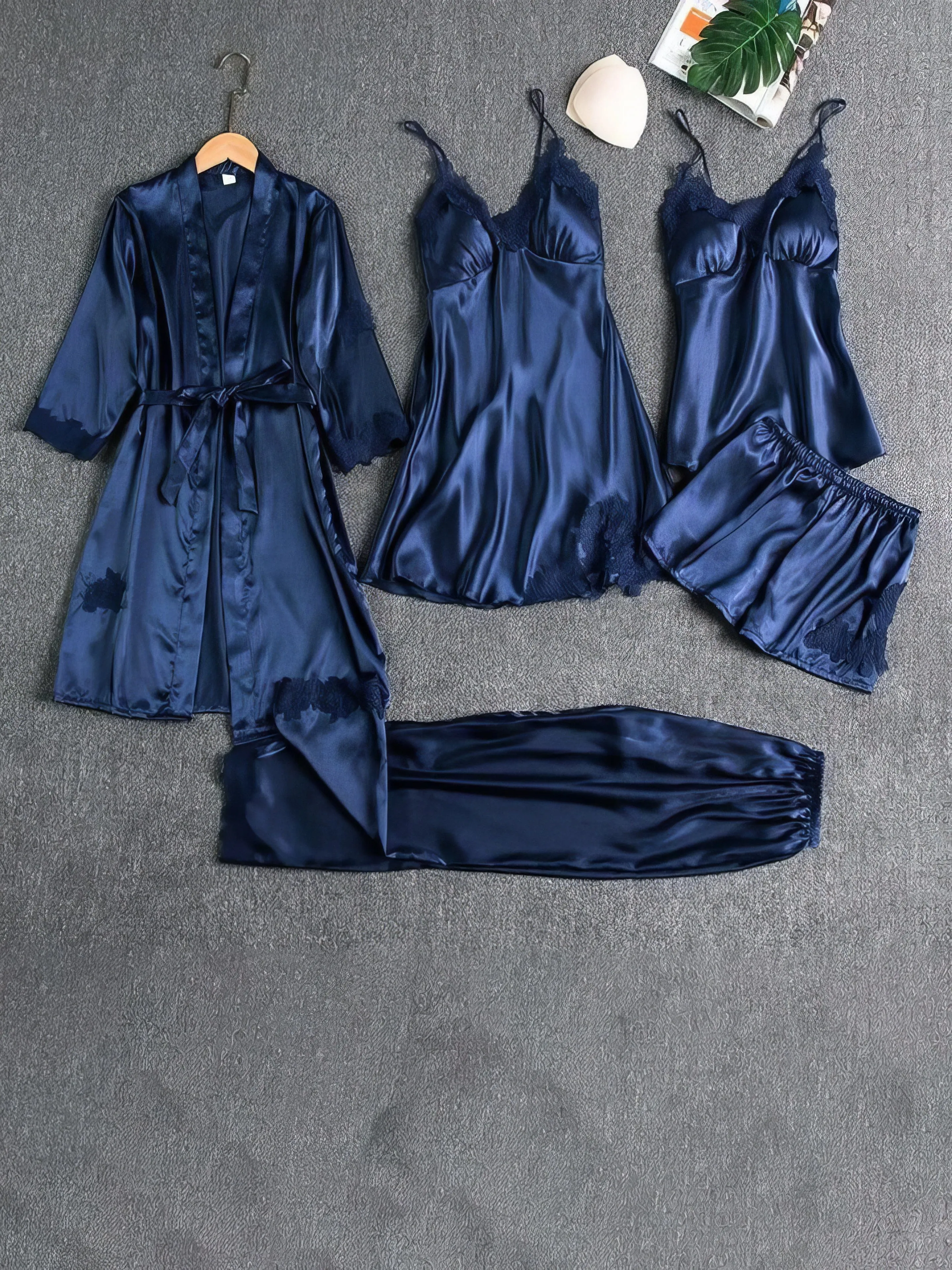 5-Piece Pajama Set: Luxurious Satin, Elegant Lace