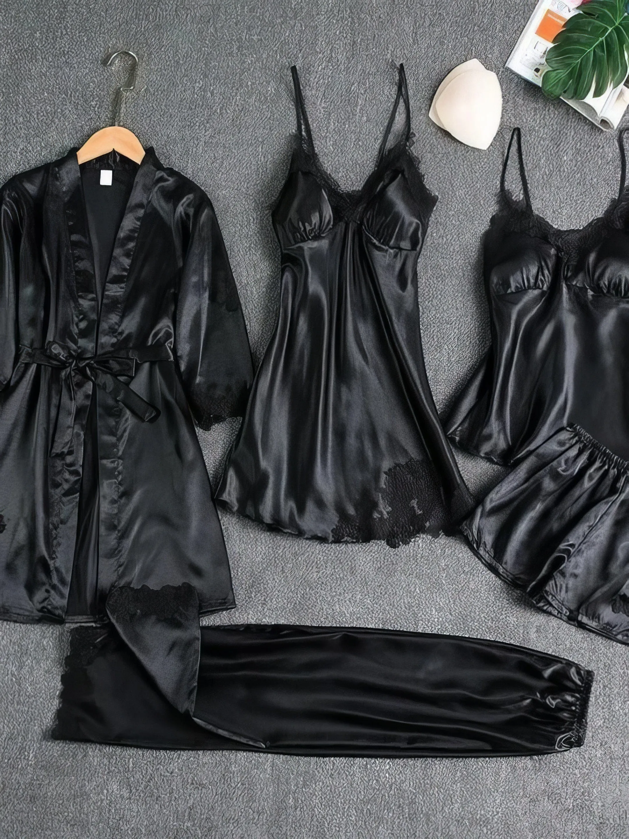 5-Piece Pajama Set: Luxurious Satin, Elegant Lace