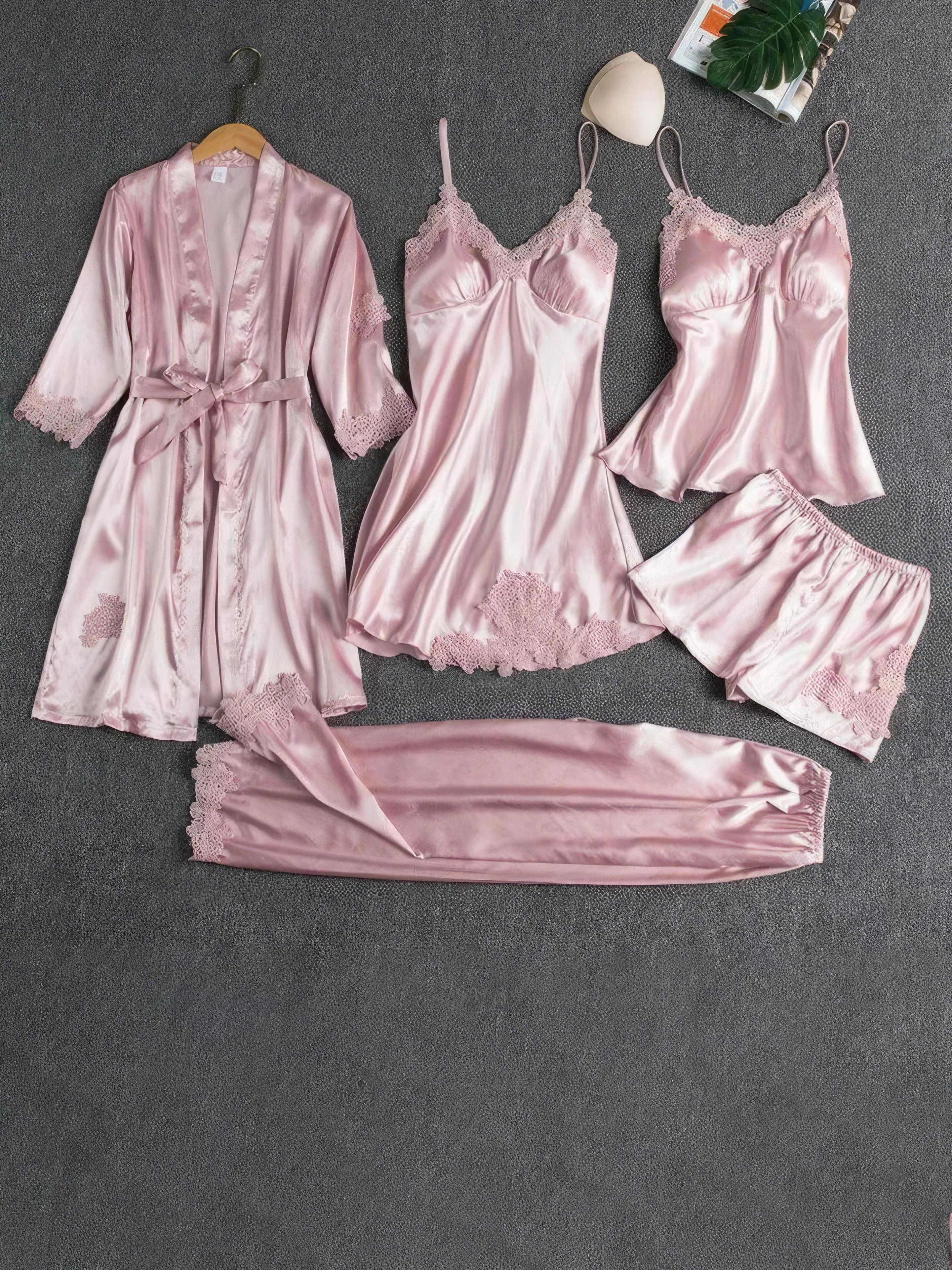 5-Piece Pajama Set: Luxurious Satin, Elegant Lace