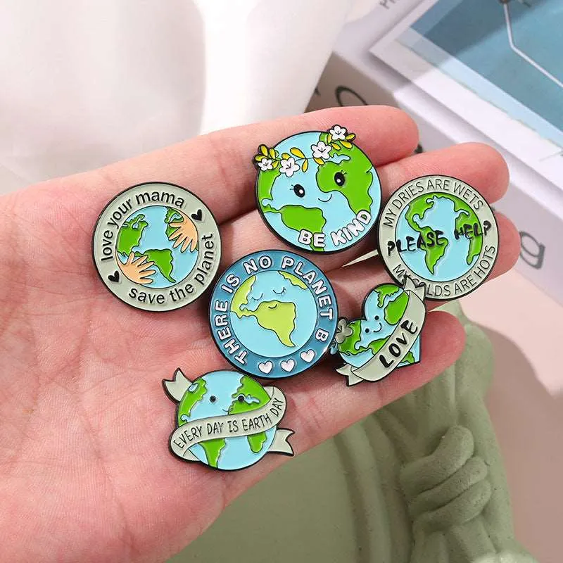 Amazon Love Earth Brooch Green round Environmental Protection Golden M Badge Wear Medal Collar Pin Brooch