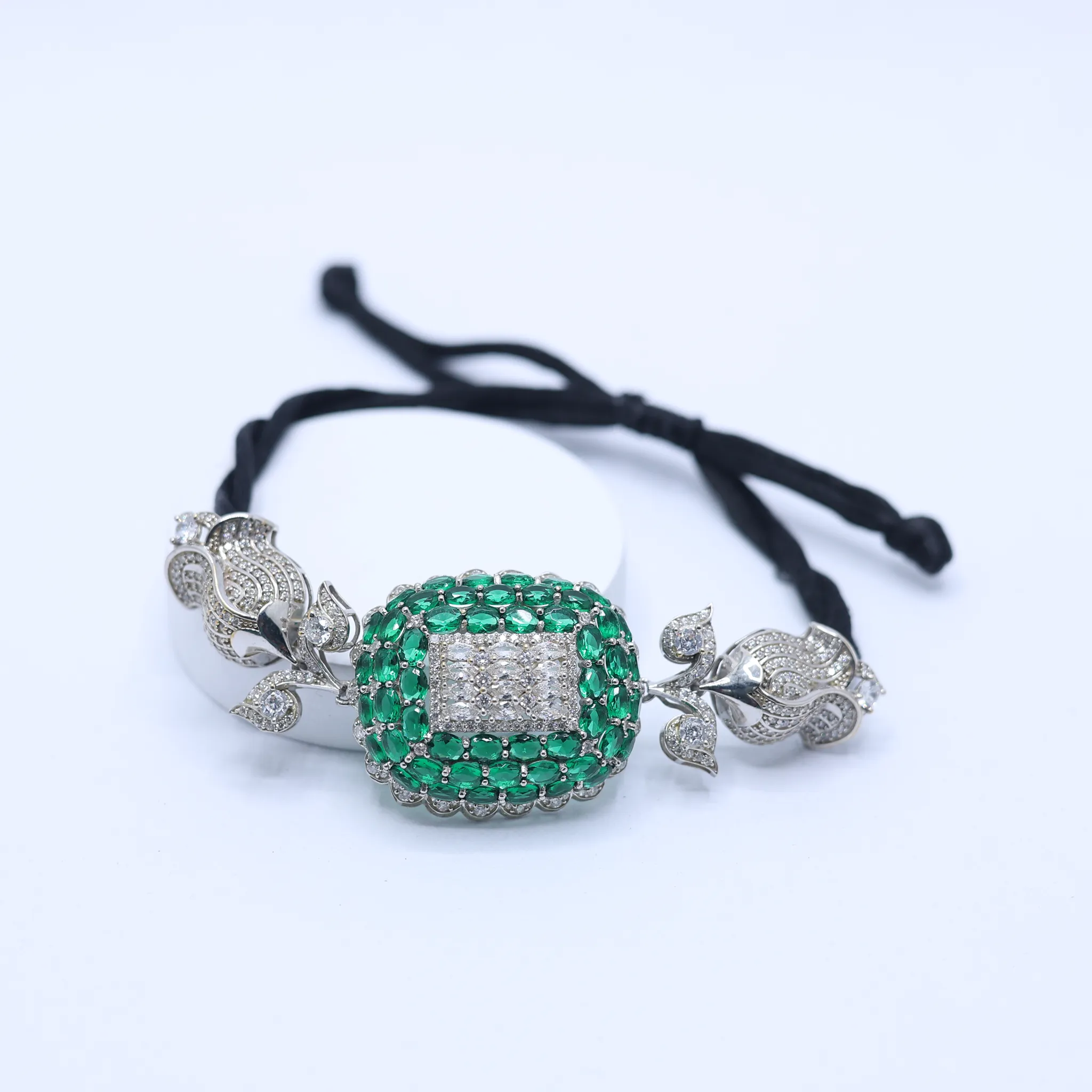 Denity Diamond Cluster White Gold Vintage Floral Necklace For Woman