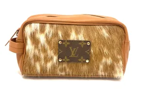 Dopp kit in tan & white HOH