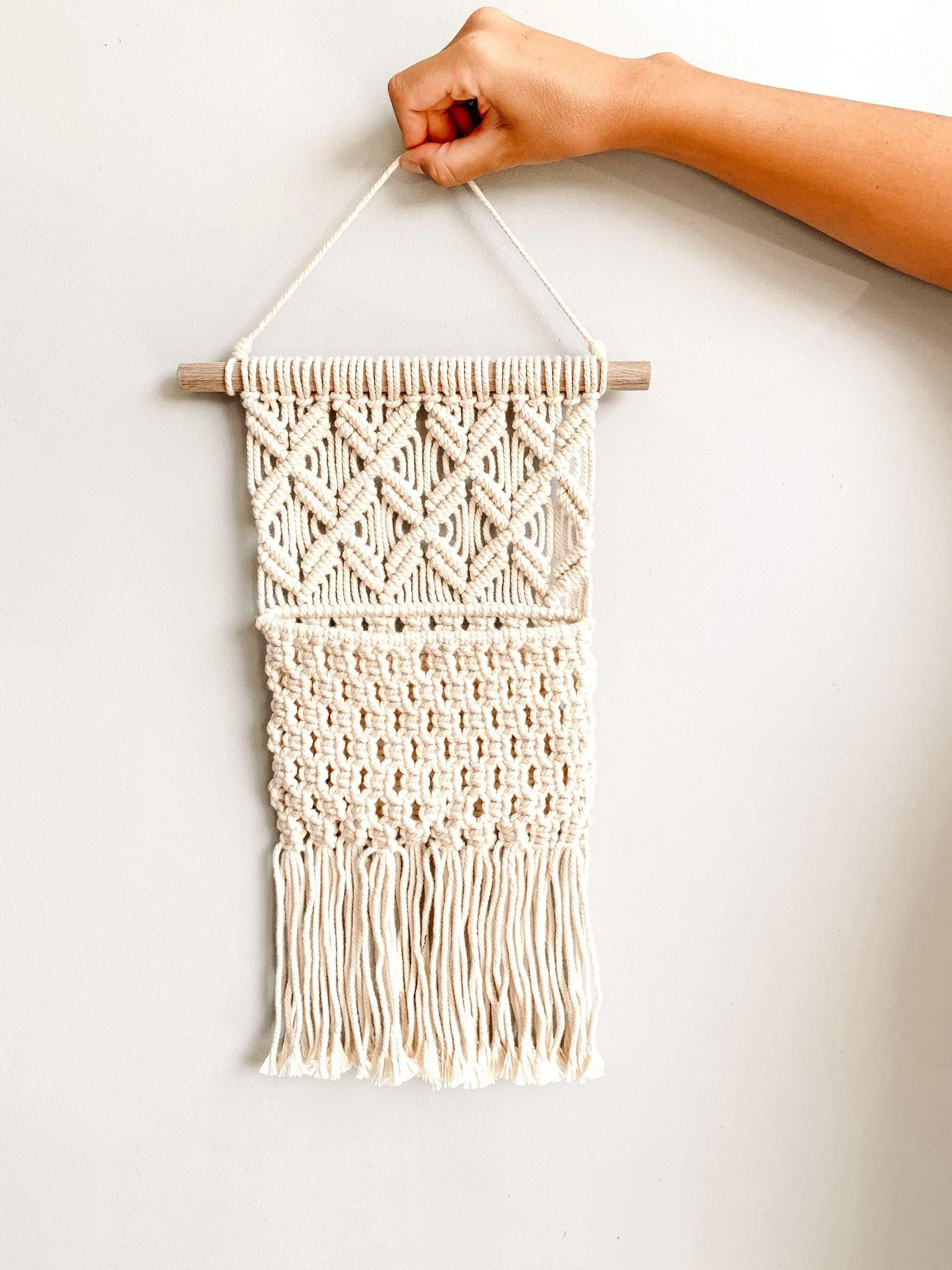 Eco-friendly Macrame Mail Pocket Organizer