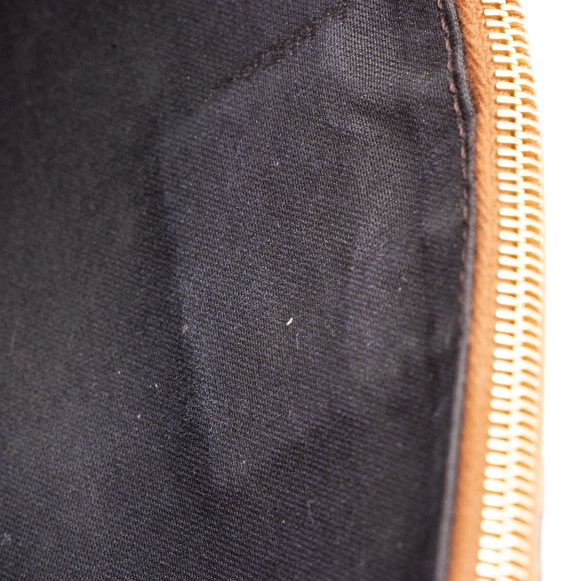 Fendi FF Embossed 1974 Wallet On Chain (SHF-ZSVAwL)