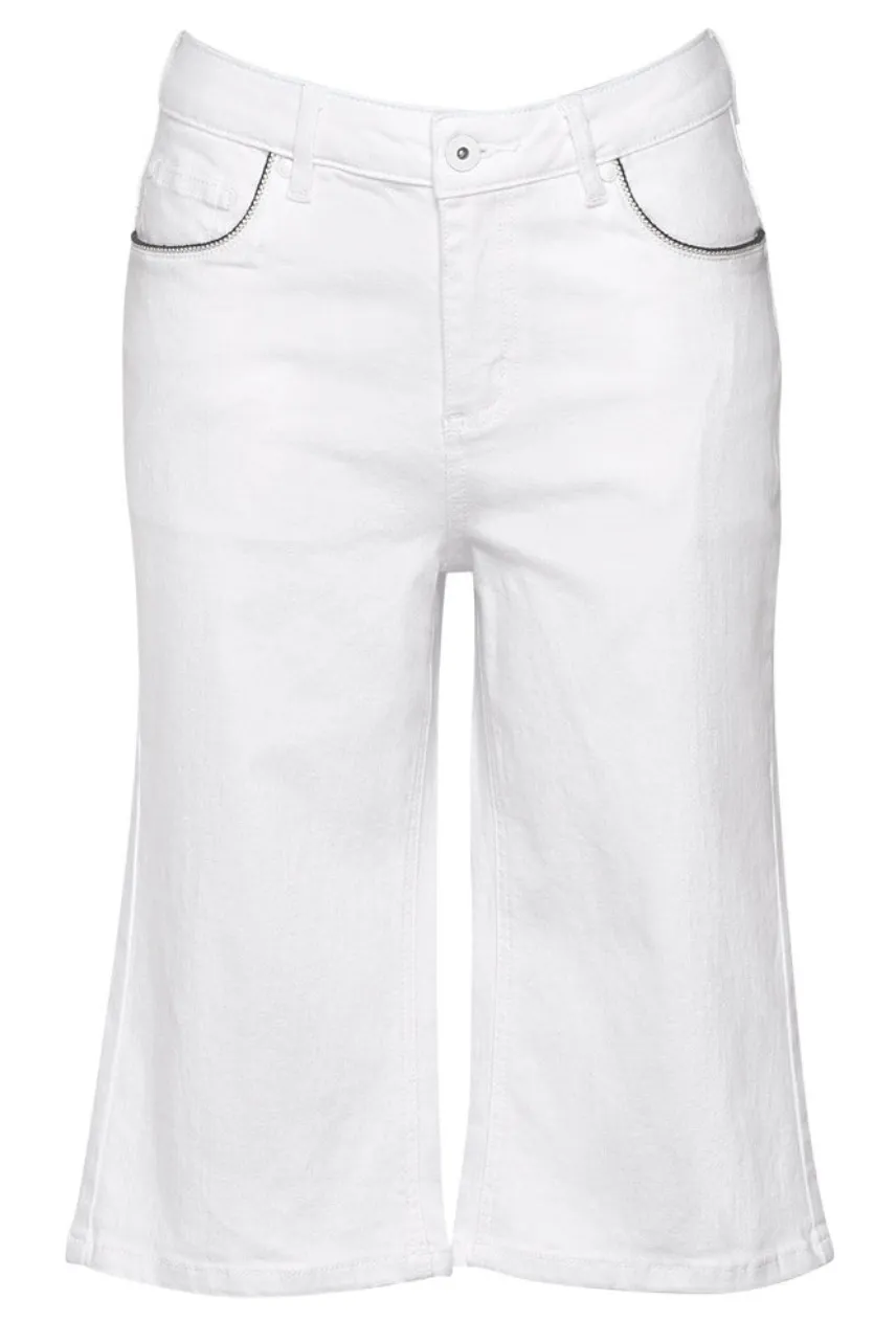 Finesse Short in White