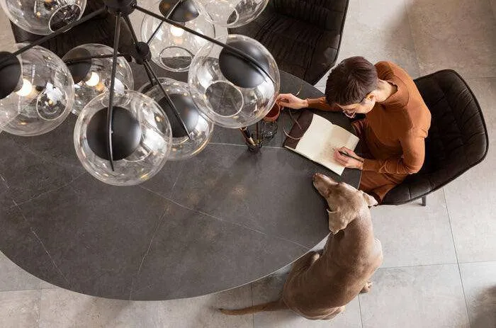Grande Possibilita Black Oval Table