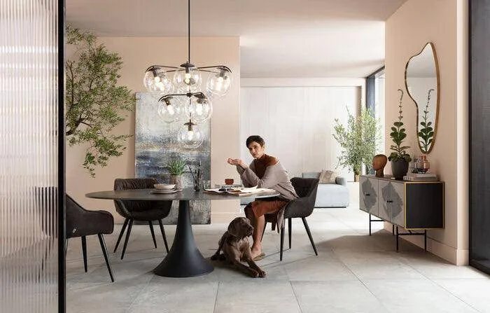 Grande Possibilita Black Oval Table