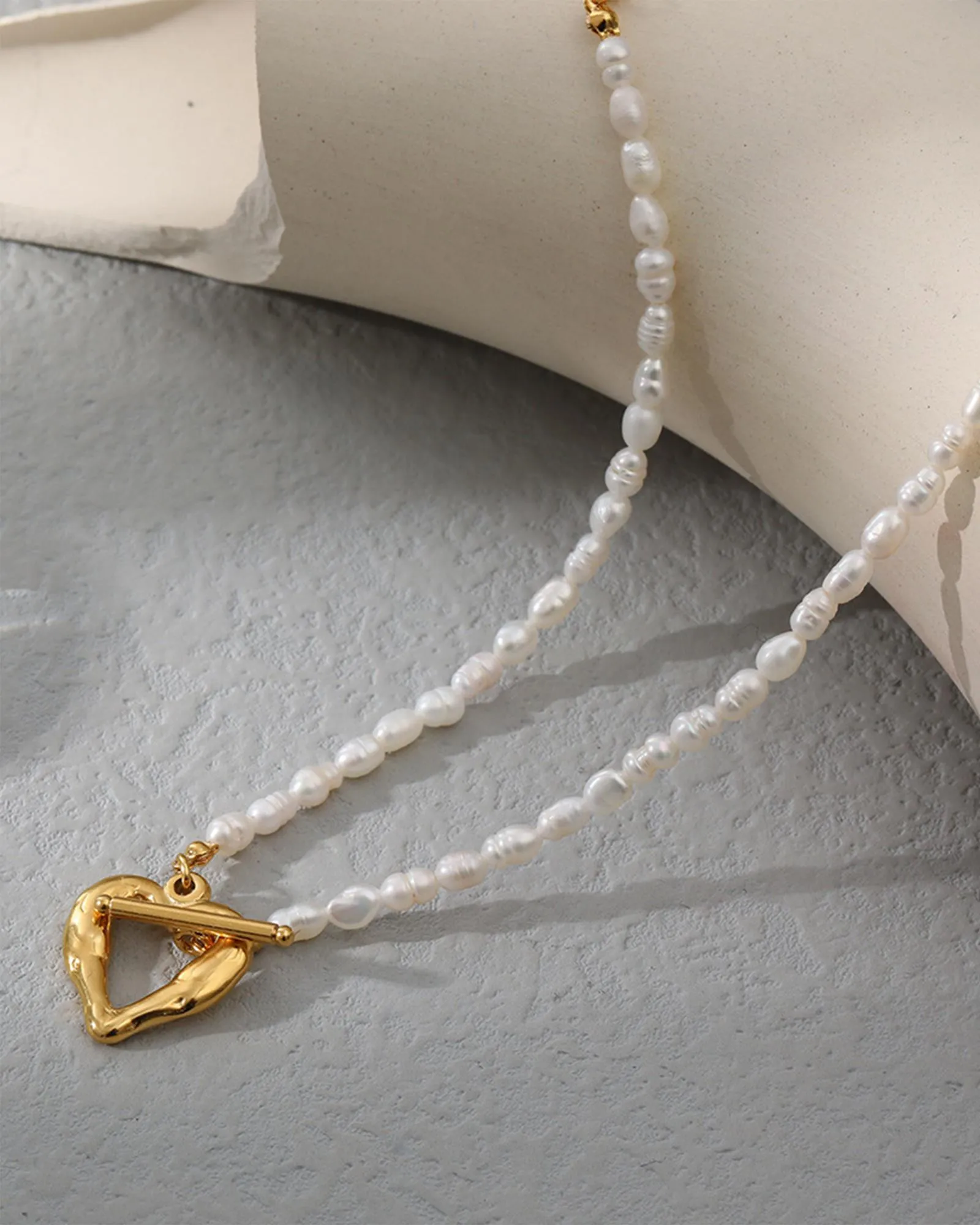Heart Toggle Necklace Gold/White Pearl