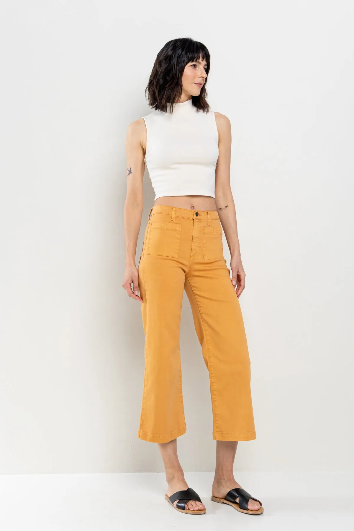 HIGH RISE CROP WIDE LEG JEANS IN INCA GOLD WITH TWO FRONT POCKETS / SP-P12544IG