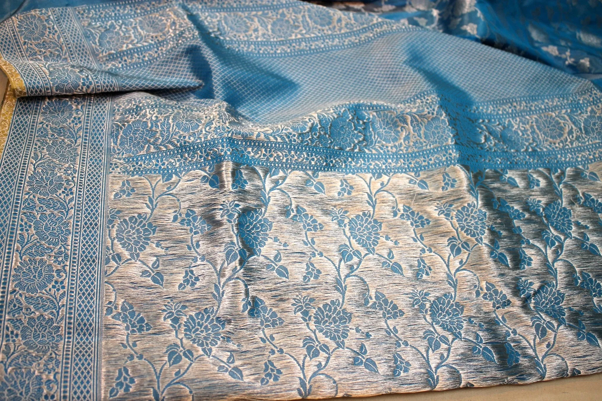Luxurious Blue Handloom Pure Tissue Silk Saree