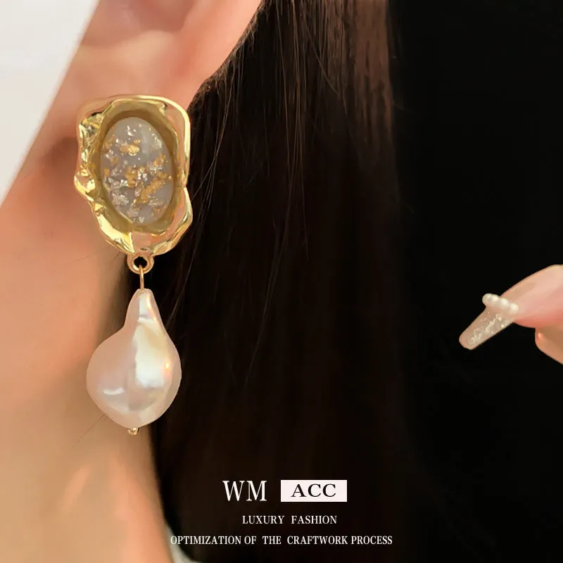 Luxurious Pearl Geometric Metal Electroplating Earrings