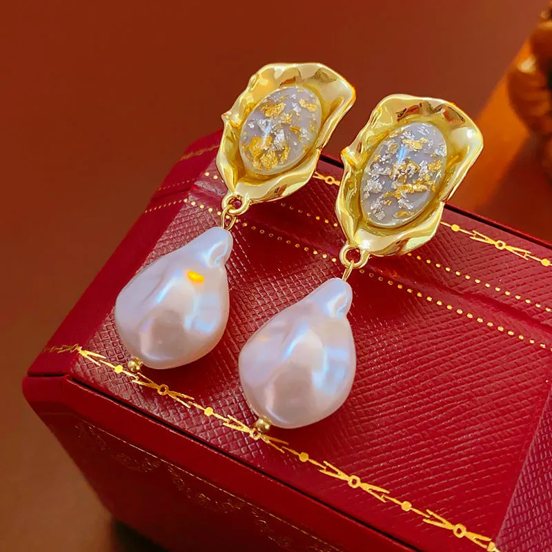 Luxurious Pearl Geometric Metal Electroplating Earrings