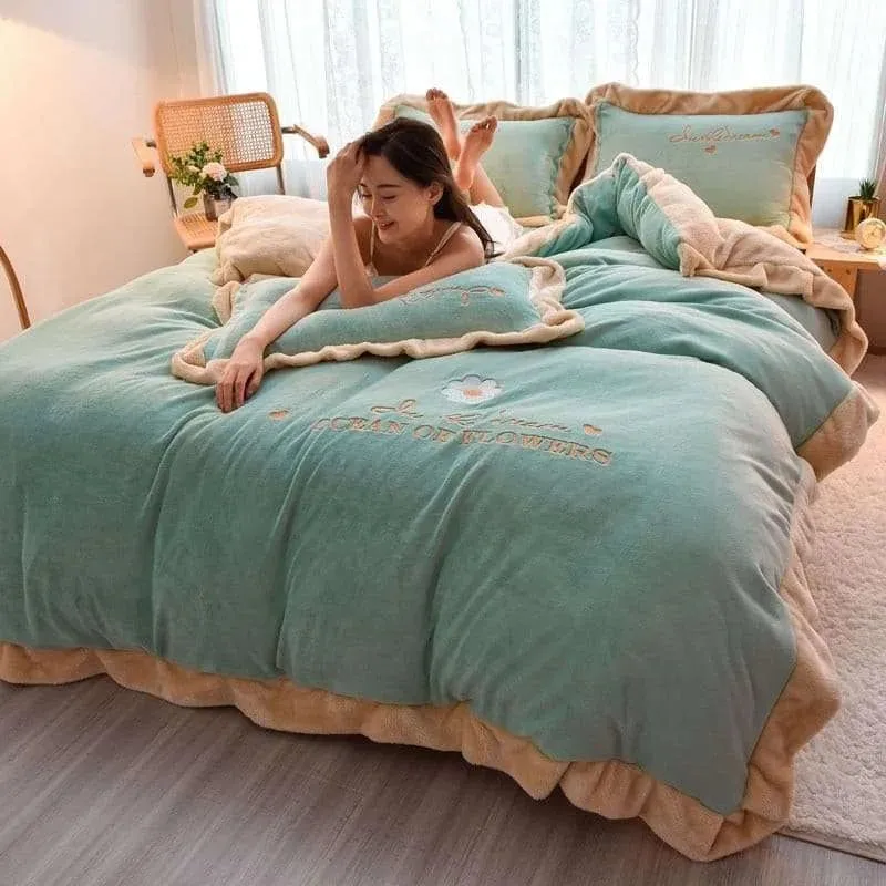 Luxurious Winter Bliss Velvet Duvet Cover Set