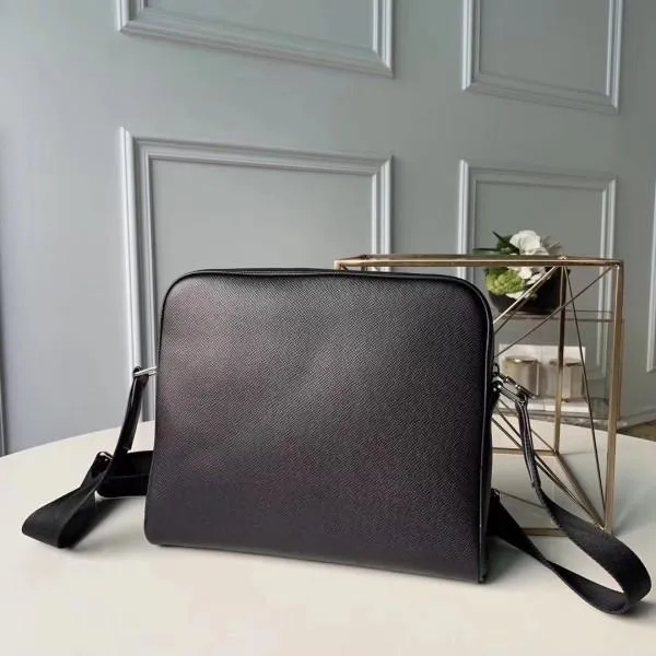 Men&#8217;s Alex Messenger Pm Shoulder Bag M30260 Black 2019 Collection