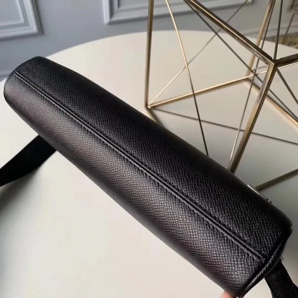 Men&#8217;s Alex Messenger Pm Shoulder Bag M30260 Black 2019 Collection