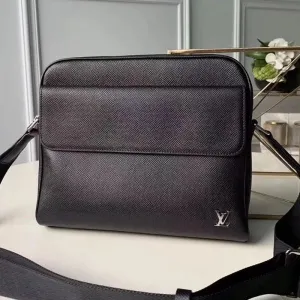 Men&#8217;s Alex Messenger Pm Shoulder Bag M30260 Black 2019 Collection
