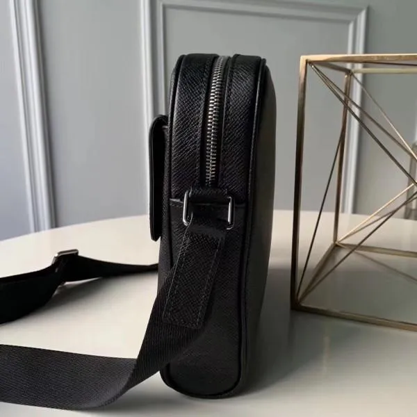 Men&#8217;s Alex Messenger Pm Shoulder Bag M30260 Black 2019 Collection