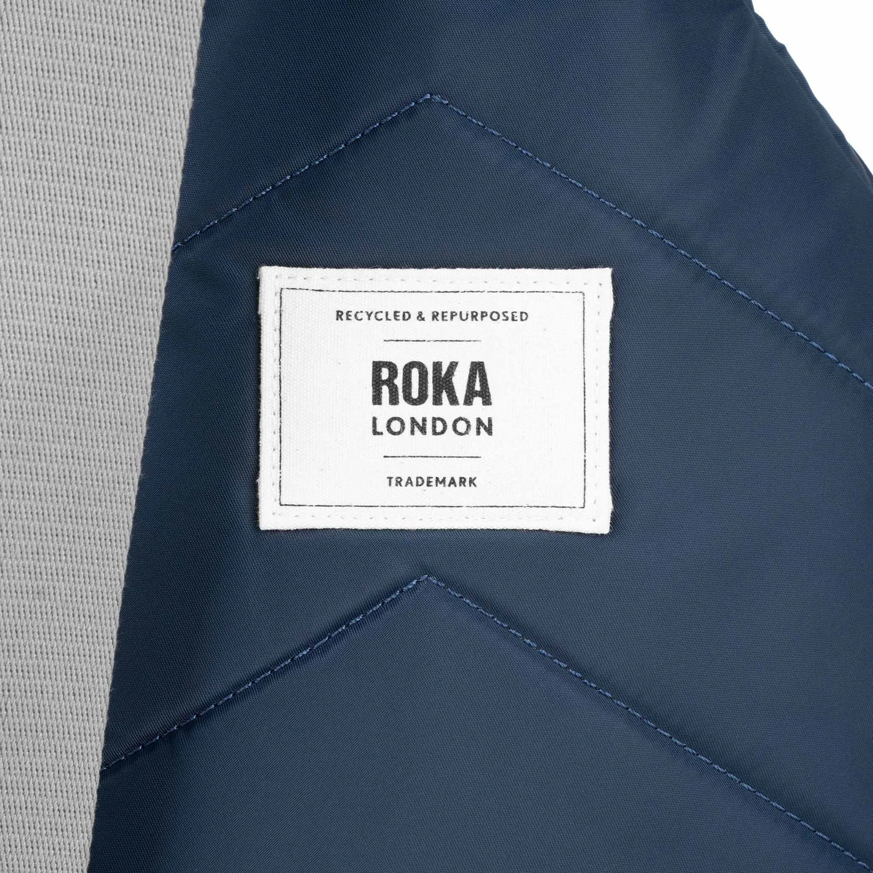 ROKA Willesden M XL Recycled Nylon Bag - Midnight