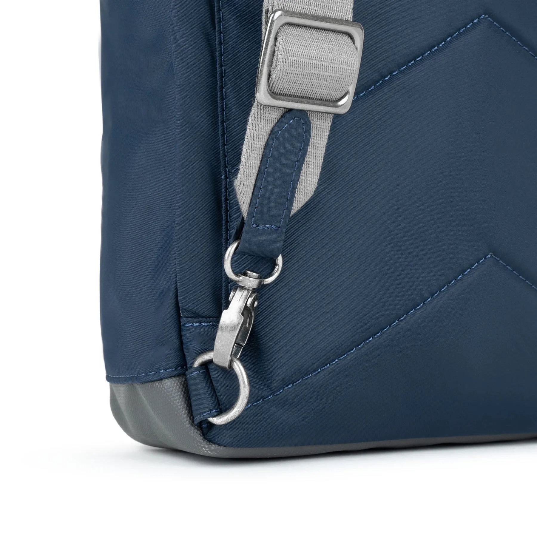 ROKA Willesden M XL Recycled Nylon Bag - Midnight