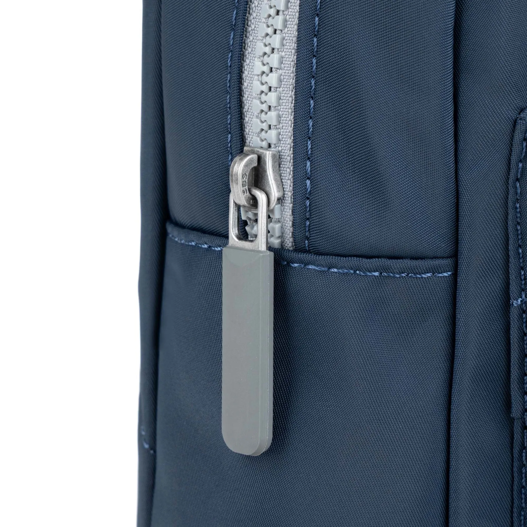 ROKA Willesden M XL Recycled Nylon Bag - Midnight