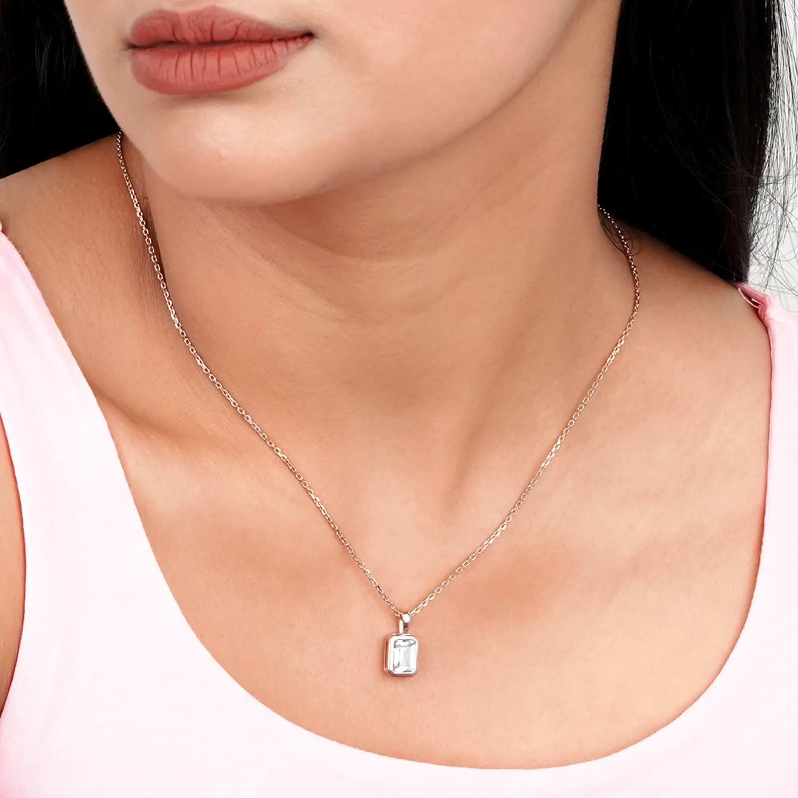 Rose Gold Luxurious Emerald Solitaire Pendant