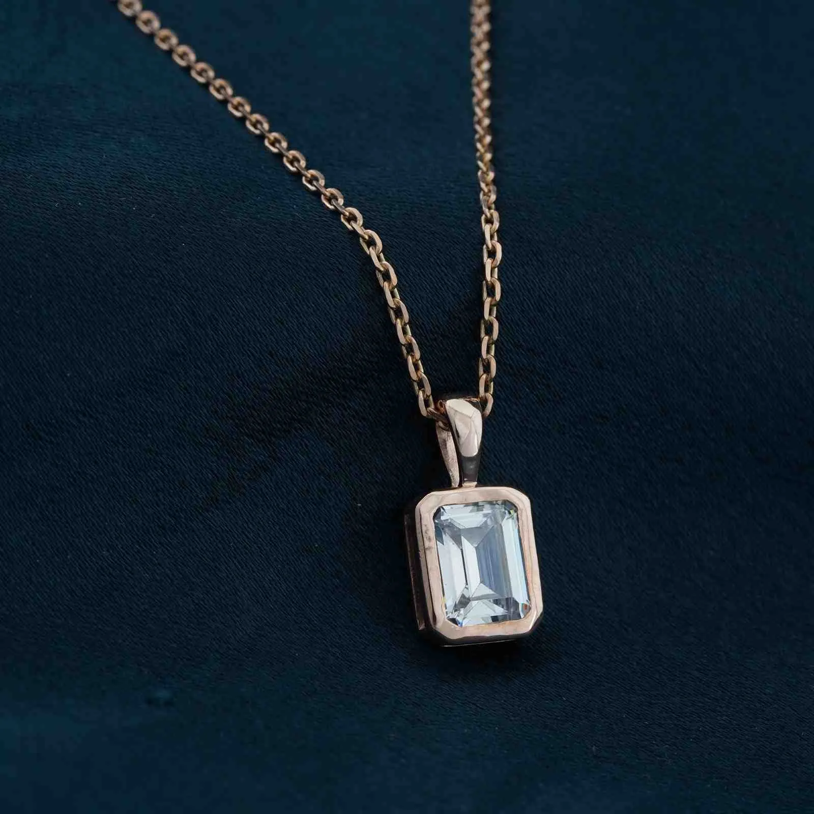 Rose Gold Luxurious Emerald Solitaire Pendant