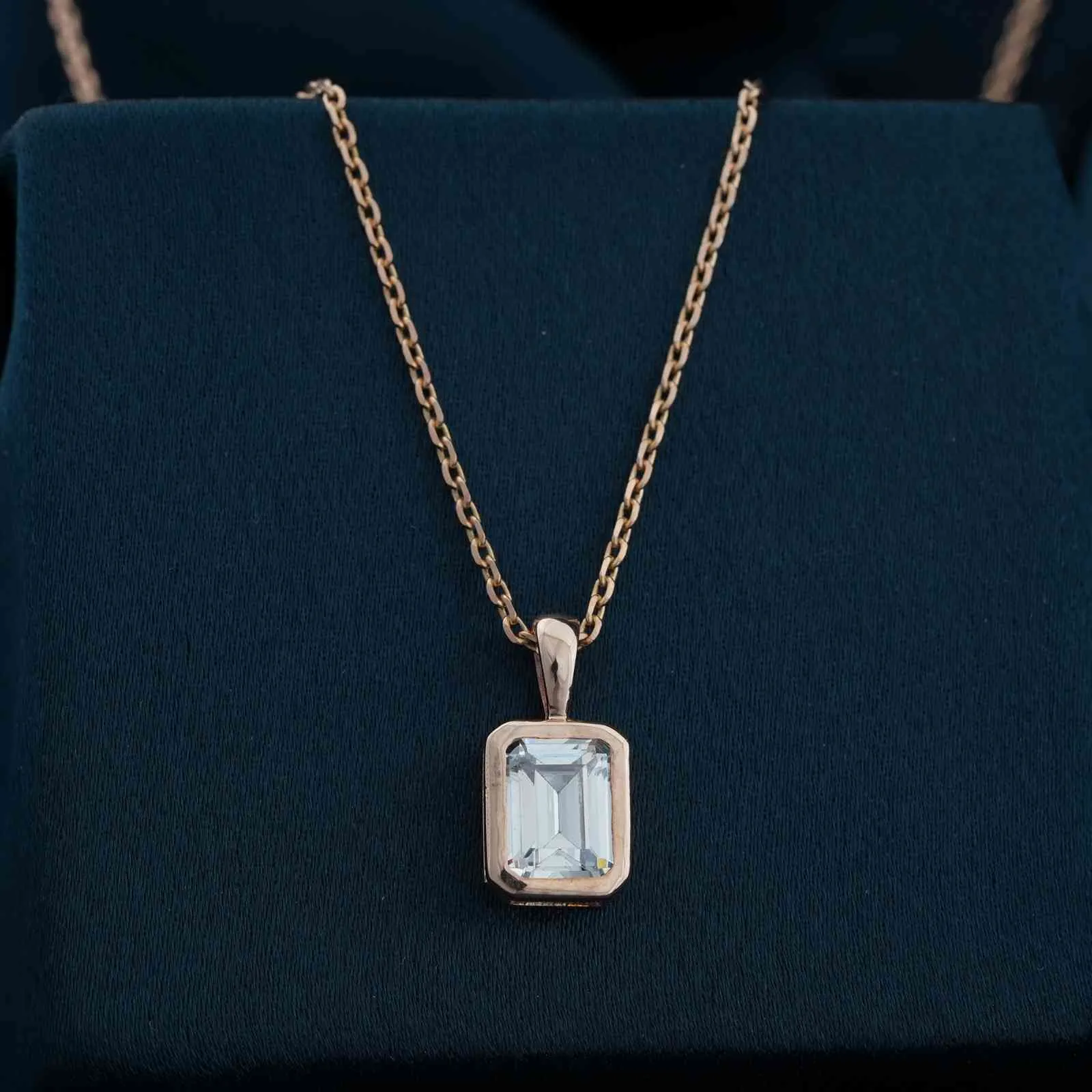 Rose Gold Luxurious Emerald Solitaire Pendant