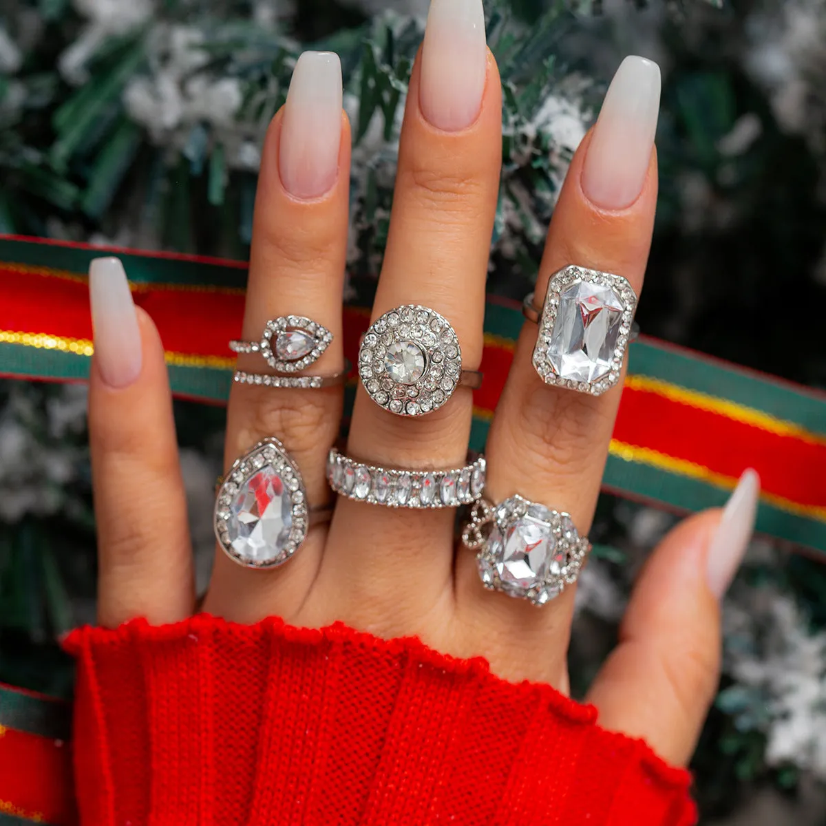 Stylish European and American Jewelry Set with Star Bracelets and Geometric Rings Made with Diamonds