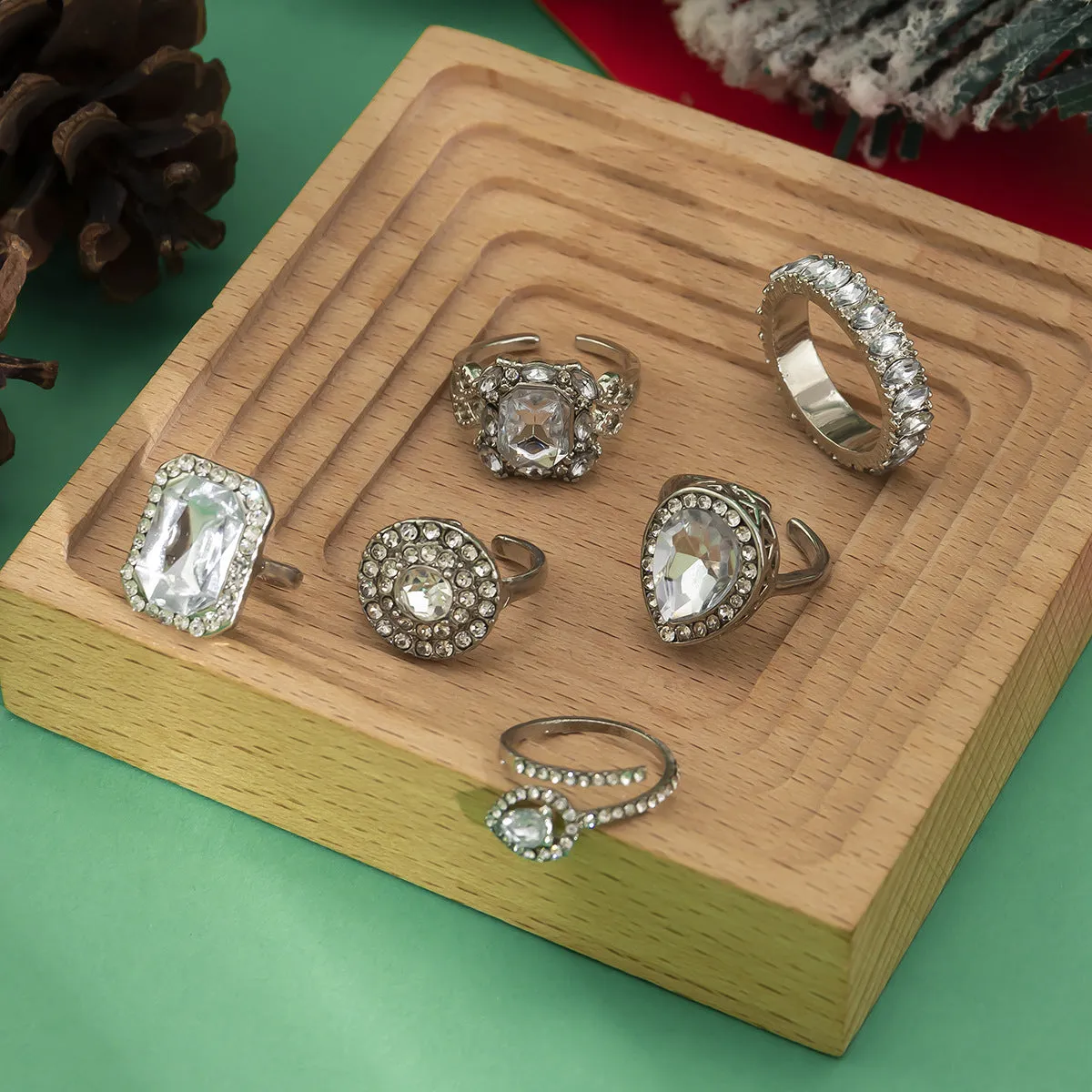 Stylish European and American Jewelry Set with Star Bracelets and Geometric Rings Made with Diamonds